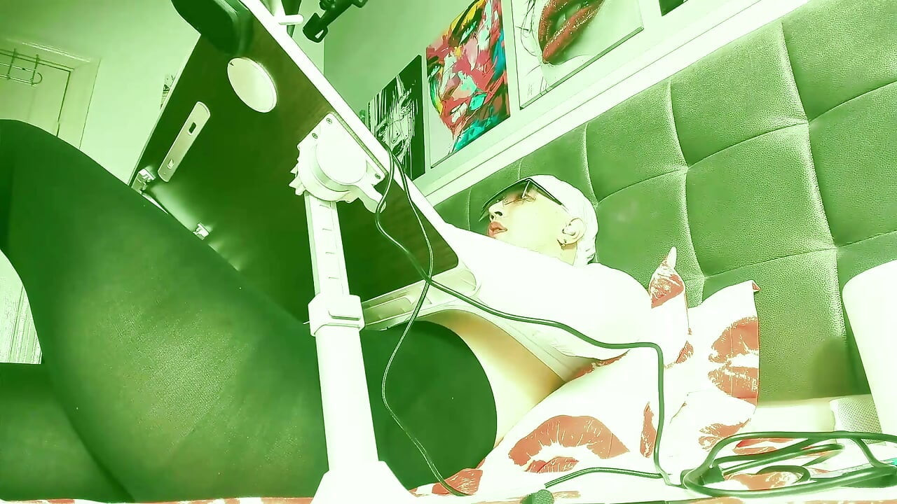 Secretary Says Me so Horny