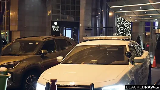 Blackedraw nakavt doğal agatha vega ve ella hughes iki polis tarafından sert sikiliyor!