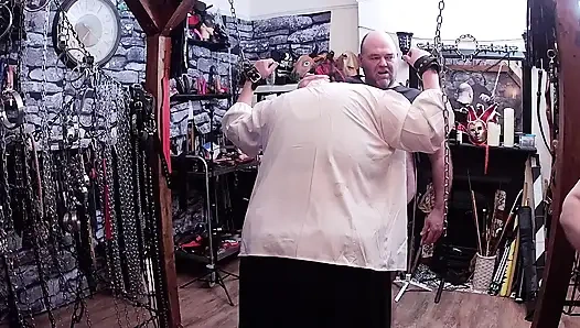 Bölüm 1:- Lanista Bear ve Domina Satana zindanda Stephnie_NIcole tv alıyor