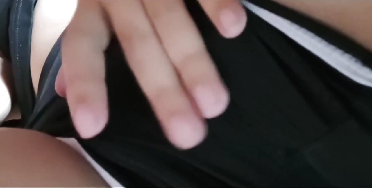 Sora vitregă de 18 ani futută în pijamale ei este tristă pentru că iubitul ei s-a despărțit cu frumoasa ei cur mare Por filmată acasă
