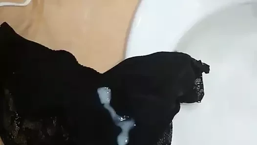 Gicle dans une culotte de ma femme