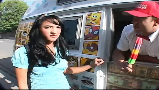 Genç tatlı kız sikiliyor ve sert sikiliyor