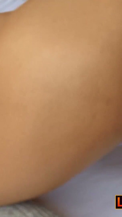Ateşli latin orta yaşlı seksi kadın vahşi ev yapımı sikişte büyük yarağı gırtlağına kadar alıyor | Klip 1