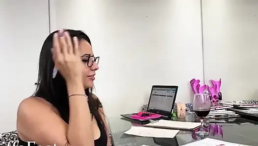 Tanrıça Kiffa ateşli üniversite öğretmeni