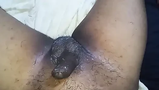 Rasierte den penis und die eier meines nachbarn, auf alte Weise sah sein rasierter schwanz sehr lecker aus, und ich gab ihm seine ersten