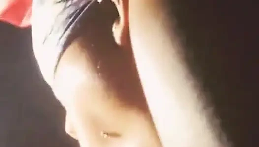 Nyepong kontol dengan sikap
