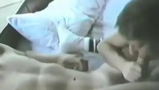 Dua pria ini ngidam kontol cewek rambut pirang dengan toket kecil