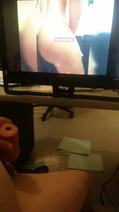 Sexy latina dancing while I'm wanking my dick