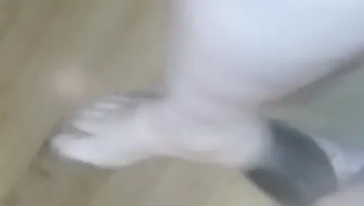 Обувь Birkenstock обрабатывается