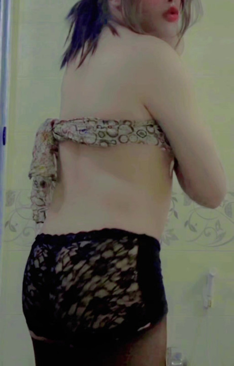 A young boy showing off his body in girls' underwear - this is Mimoukaba when femininity speaks.