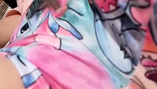 Nanny masturbiert und zeigt ihre nassen tangas