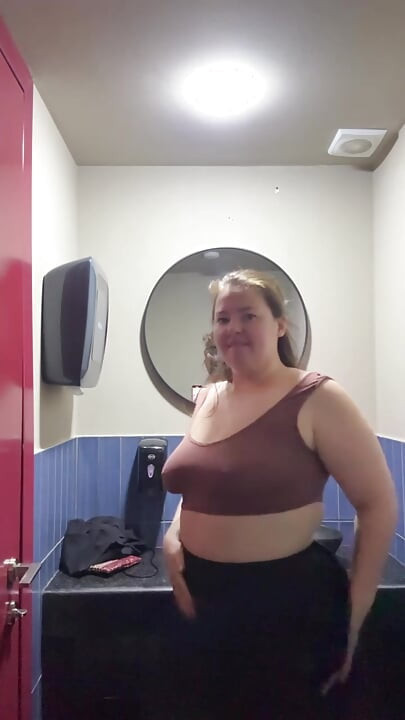 pawg public bathroom masturbation