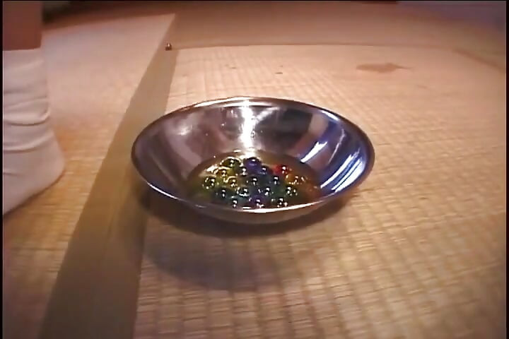 Deslumbrante gata japonesa gostosa recebendo sua buceta peluda fodida