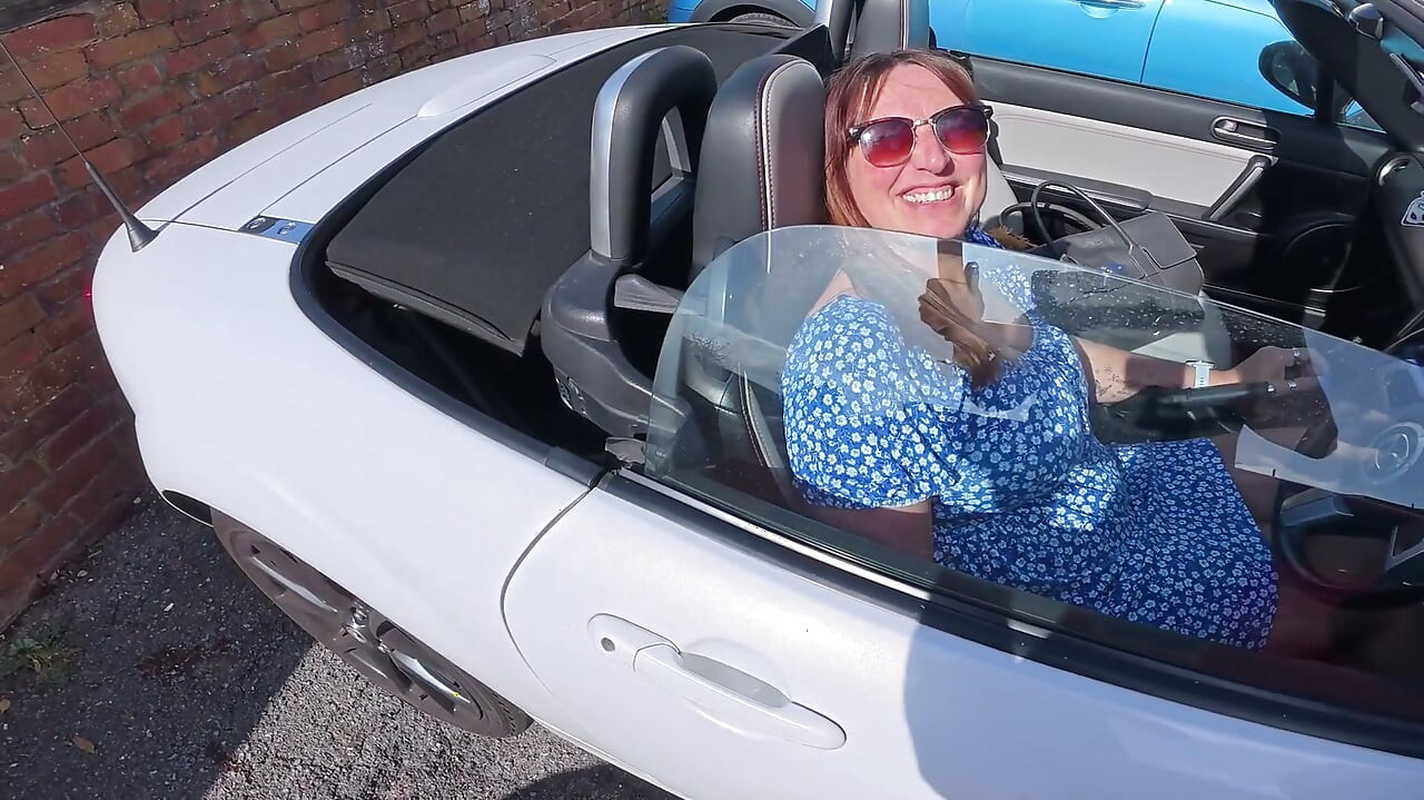 Real British MILF Drives Me in Her Car and Jerks Me off!