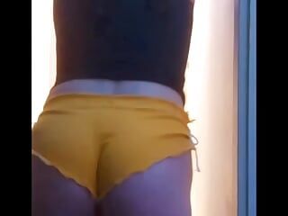 Put on my yellow shorts and black and yellow stockings and had a bit of a ass teasing dance