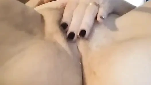 5 mins of hot milf being naughty. Masturbation, sucking my titties, spreading my pussy, revealing my tits!