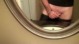 Miroir de la salle de bain, sperme (vocal!)