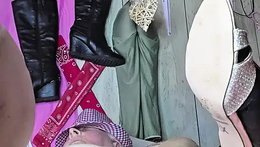 Yüksek topuklu fahişe mağazada 12 tarafından sikiliyor