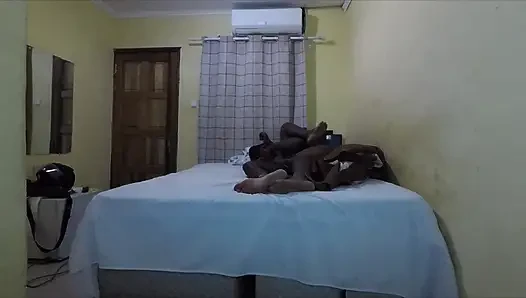 ПАРА ЗАНИМАЕТСЯ ГОРЯЧИМ СЕКСОМ В ЛЮБИТЕЛЬСКОМ ВИДЕО