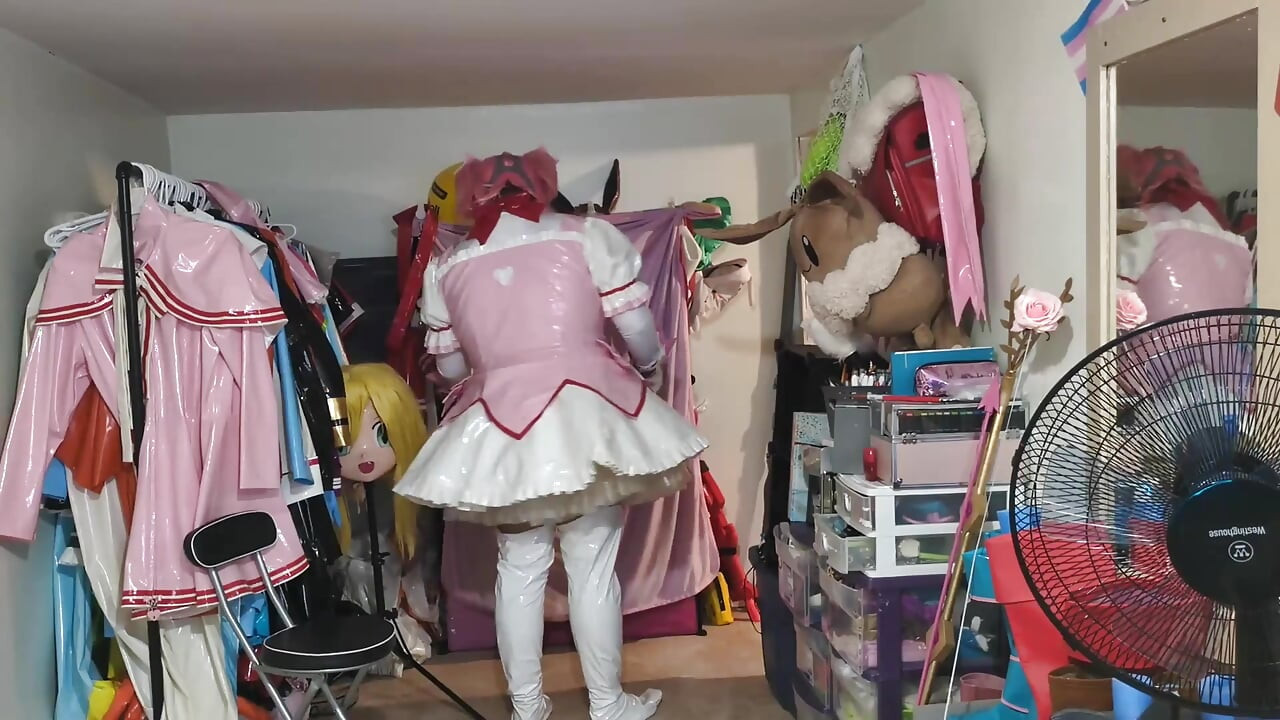 PVC魔法少女まどか、ガスマスク、ボンデージ、そして精液を食べるエンディング