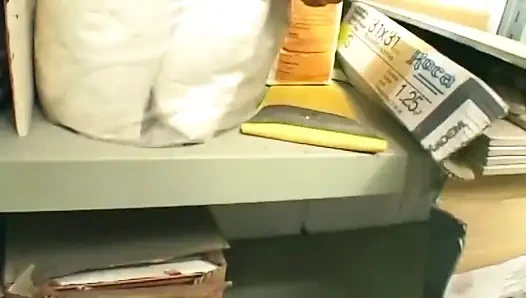 Pantat bahenol cewek nakal ini di-fisting habis-habisan sampai dicrot di dalam