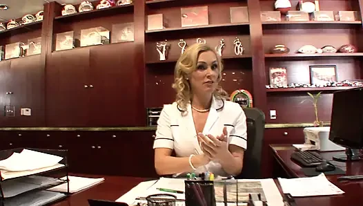 Tanya Tate and India Summer with young girl in dyke threeway