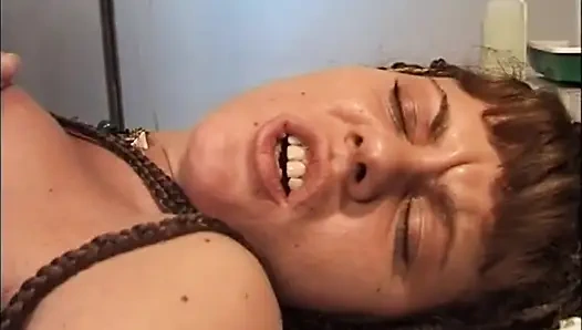 Доктор контролирует задницу большим пенисом