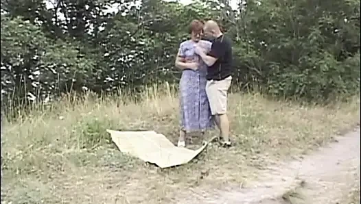 Draußen haarige muschi milf fickt, leckt