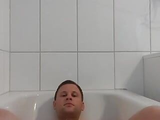 Pascal drinking his own piss in bathtub