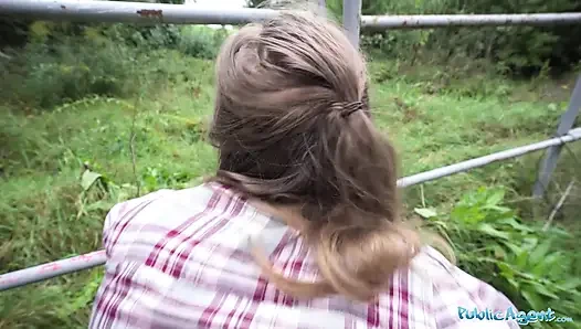 PUBLIC AGENT - die schwedische anhalterin ist ein fantastischer fick