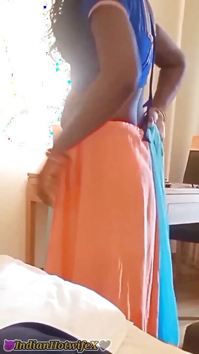 Indiancă desi tamil milf Renus Sari tachinare și futai în poziția misionarului de la un prieten, încornoratul privește! Indianhotwifex