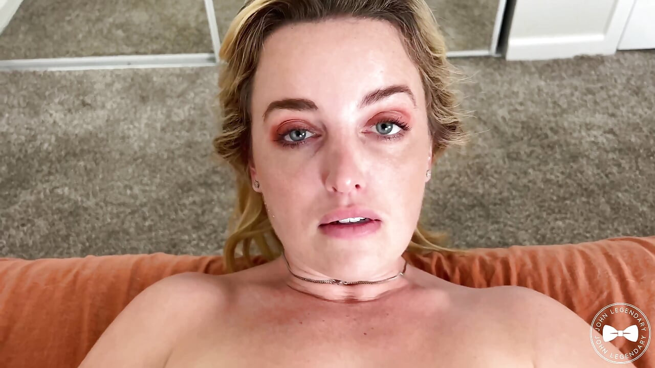 Vreemdgaan met oppas terwijl vrouw de stad uit is en grote zwarte lul creampie