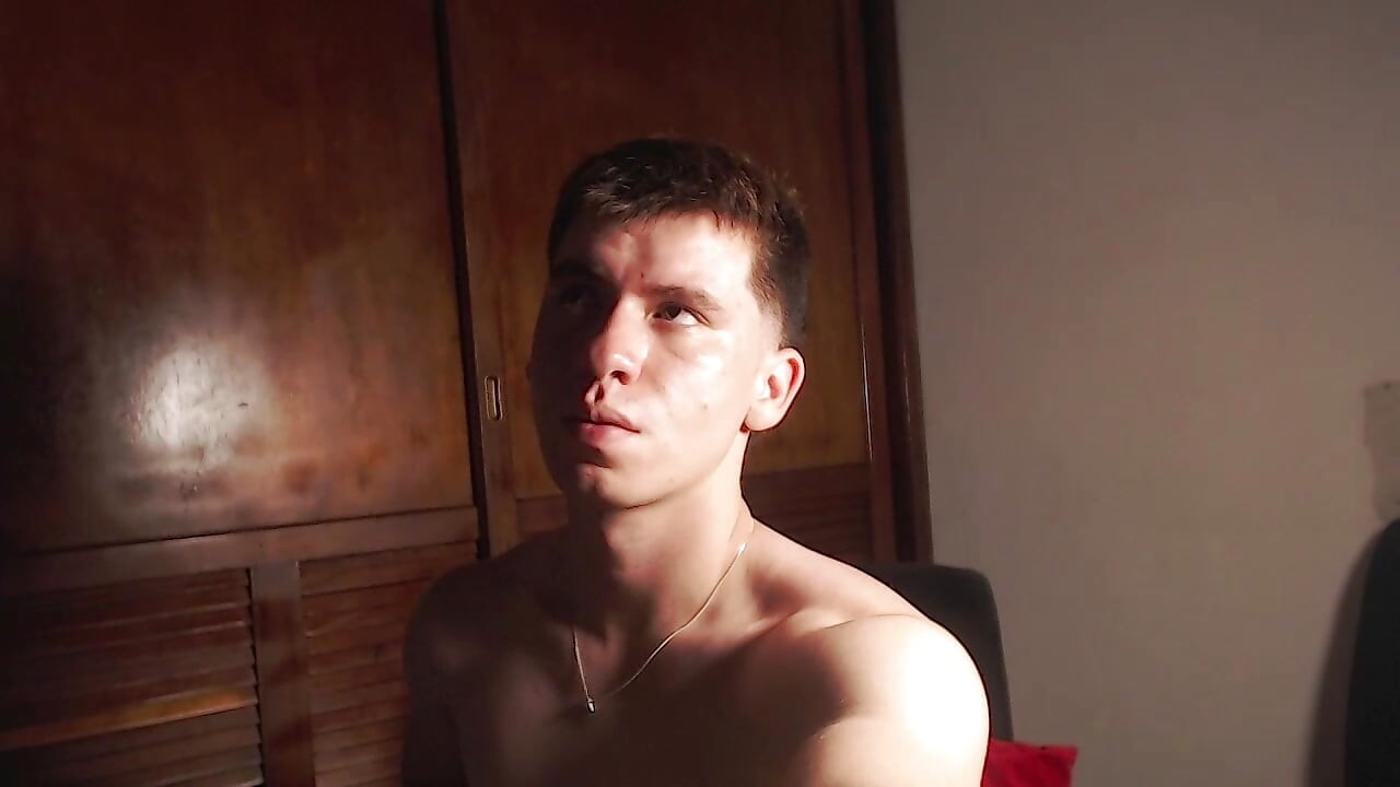 全裸でオナニーする異性愛者