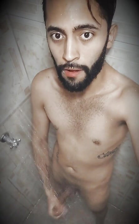 Menjaga kayu pagi saya di bilik mandi