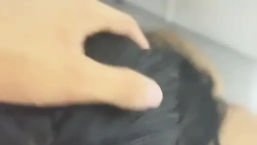 Aku selalu telat di mana-mana gara-gara saudara tiriku