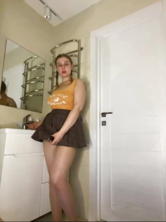 Curvilínea menina Jusielussie hardcore fodendo no banheiro