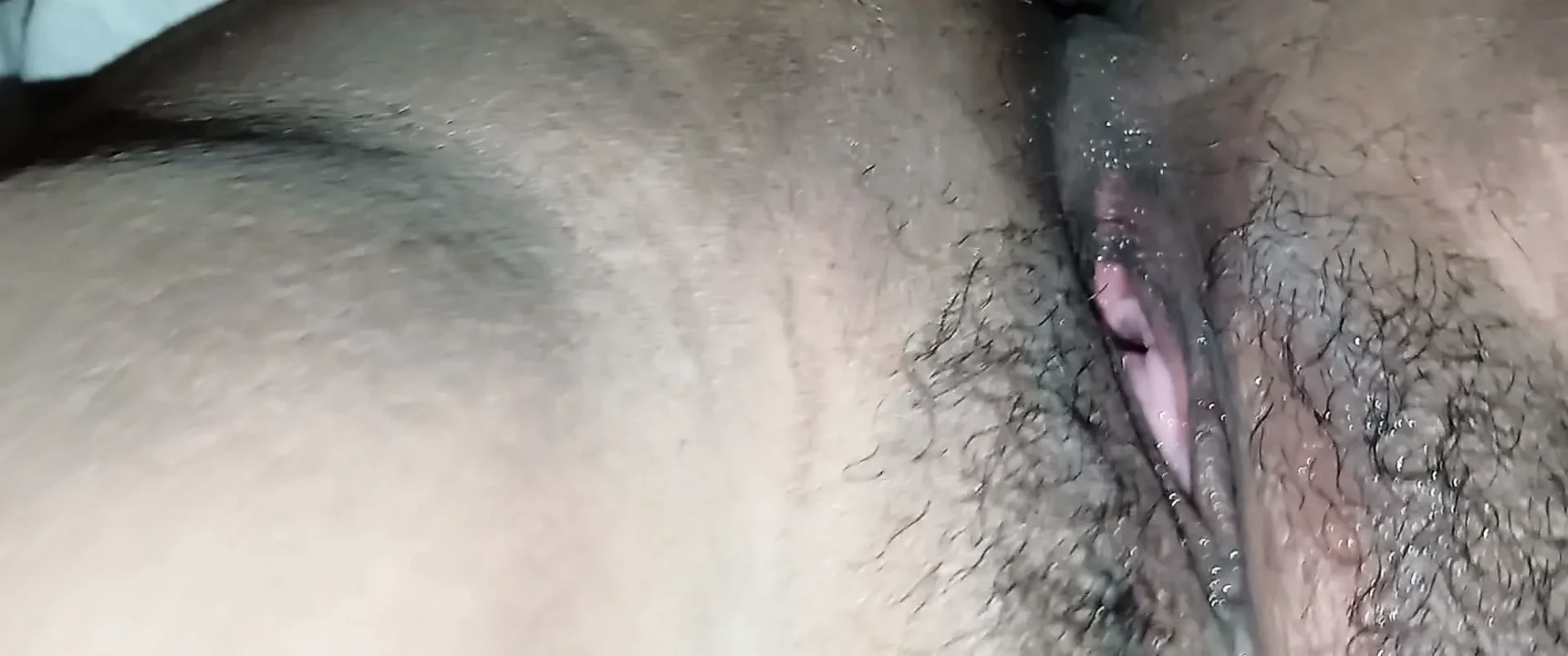 I put my mother-in-law's cock while she was very hot and I came out of her pussy