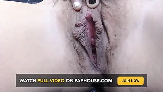 Bibir memek berair besar