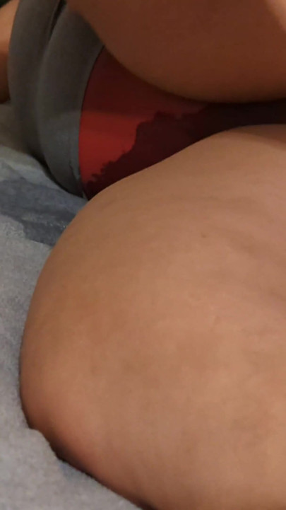 تبول بطيء في السرير | مقطع 1