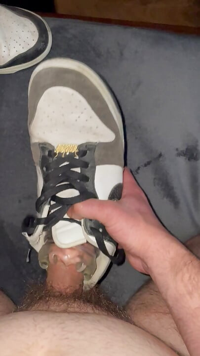 Fuck my smelly Nike dunks