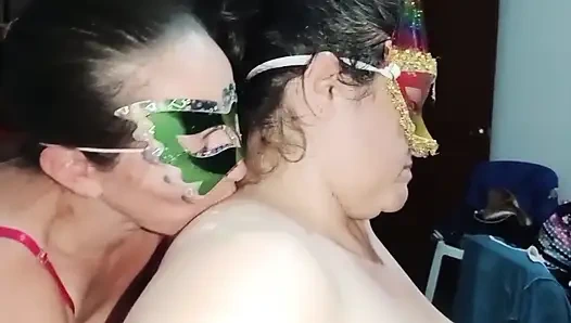 HOT LESBIAN GIGANT TITS