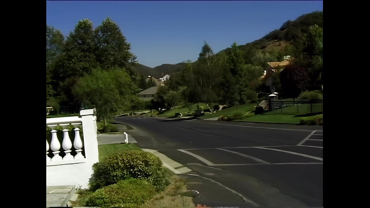 रेनी लारू: दो विशाल लंड के लिए दो विशाल स्तन