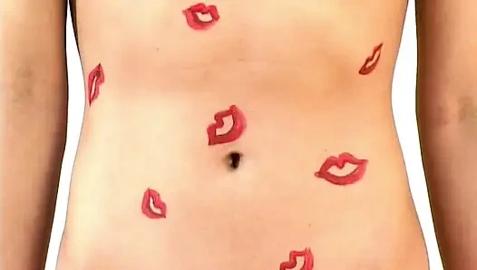 Hochzeits-asiatin mit küssen bedeckt