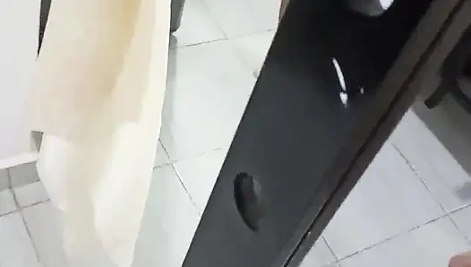 Aku ketemu cewek ini di internet, dia dari spanyol dan dia tiba-tiba datang ke Amerika Serikat dan kami akhirnya ngentot