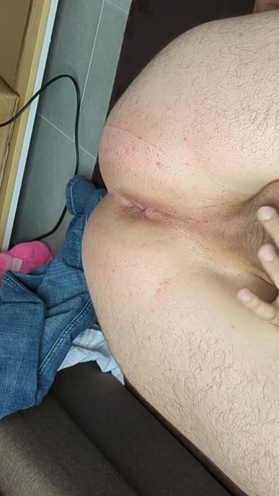 Ključni trenutak iz "GLEDAJ kako GUTAM SPERMU 7 minuta ravno u ovoj KOMPILACIJI"