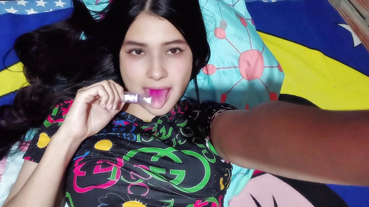 Vídeo chamada com minha cunhada eu mostro minha vagina