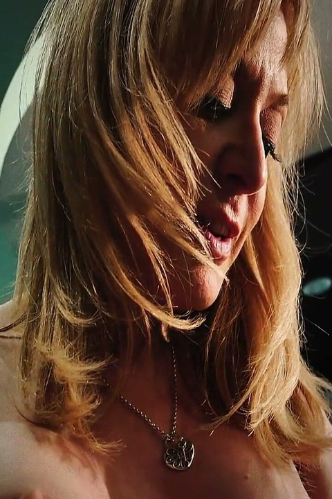 핫한 레즈 사무실 섹스하는 Nina Hartley와 Pepper Kester