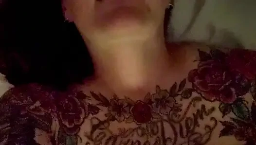 Masturbasi dan crot banyak banget di tengah malam
