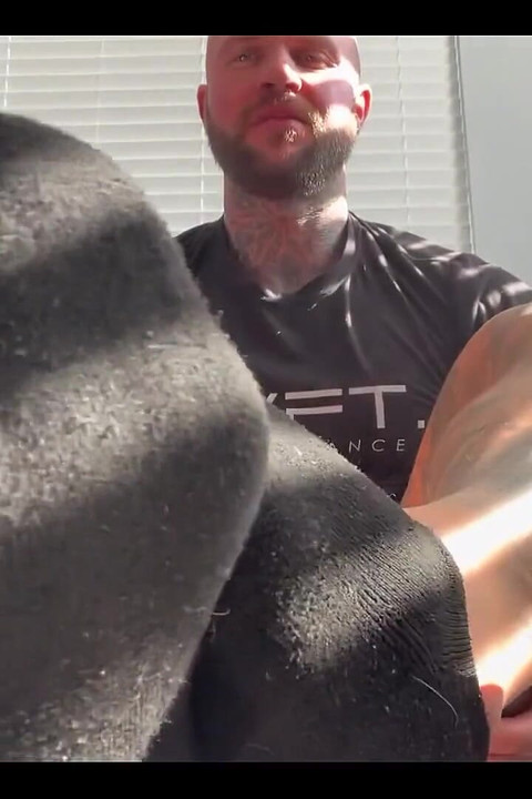 你喜欢试图抗拒我马斯克的气味