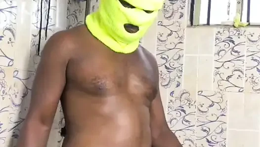 Tuvalette kabaca yakalandı